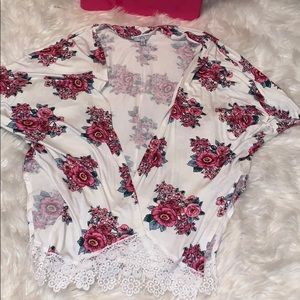 NWOT-Floral Print Shrug